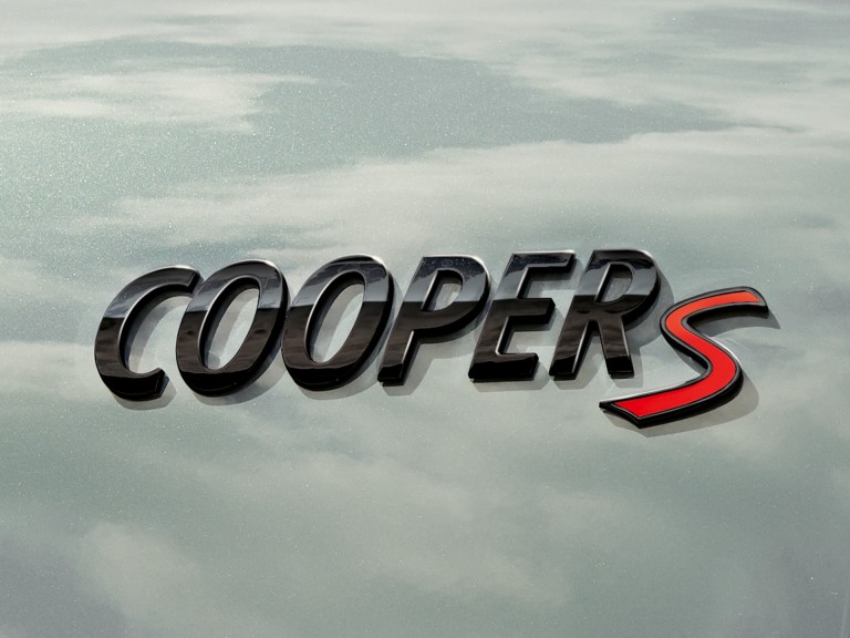 AKCESORIA MINI – znaczek MINI Cooper S – czarny