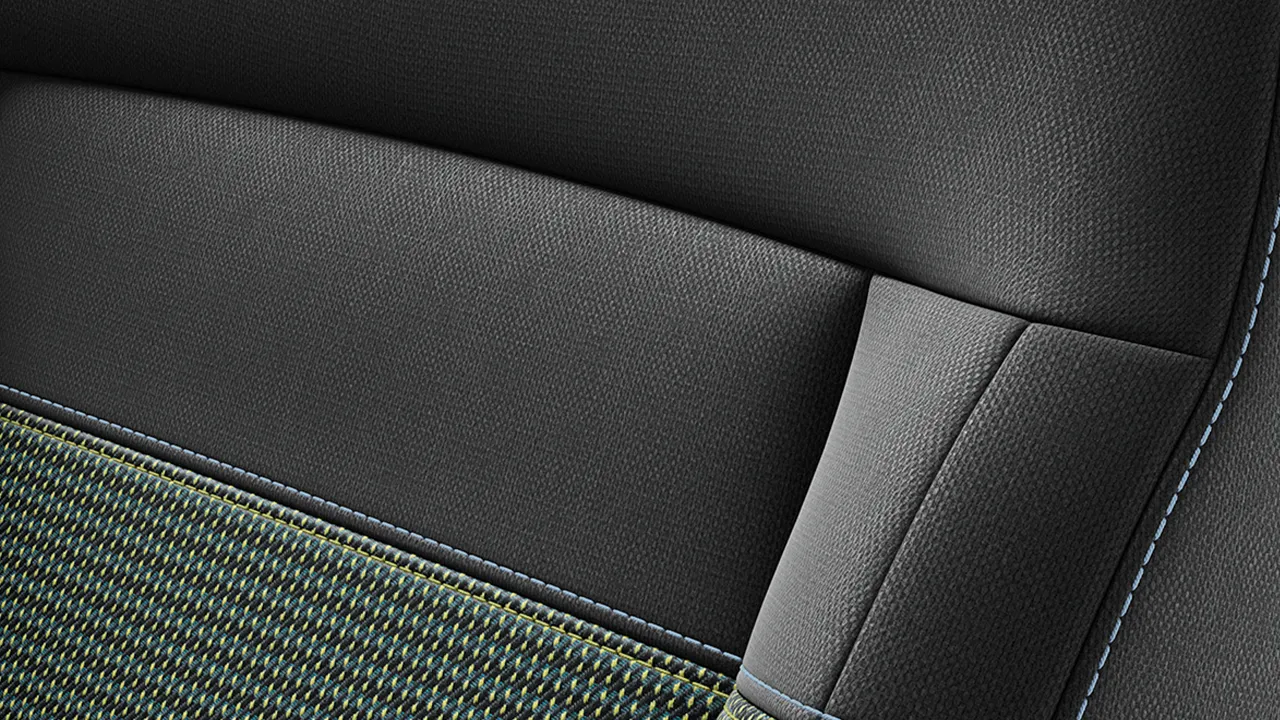 Zbliżenie na elektryczne MINI Aceman w kolorze czarnym