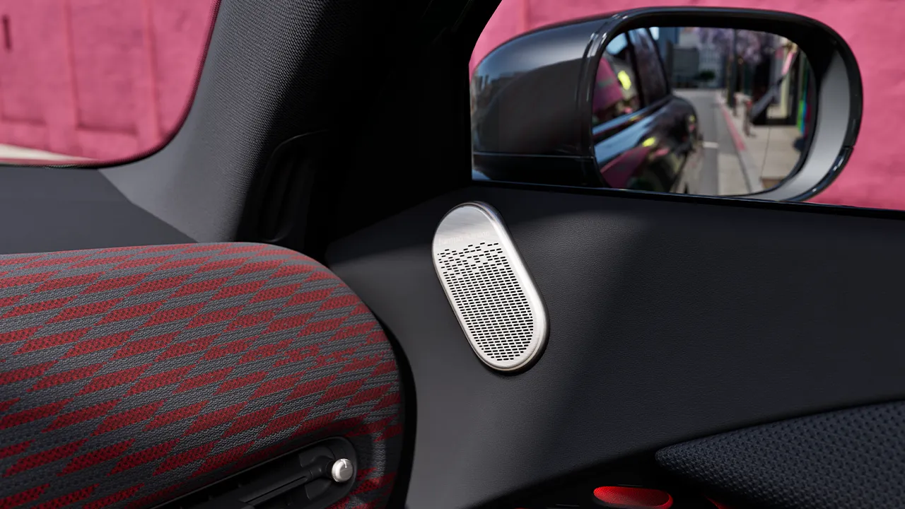 W pełni elektryczne MINI Aceman – kabina JCW