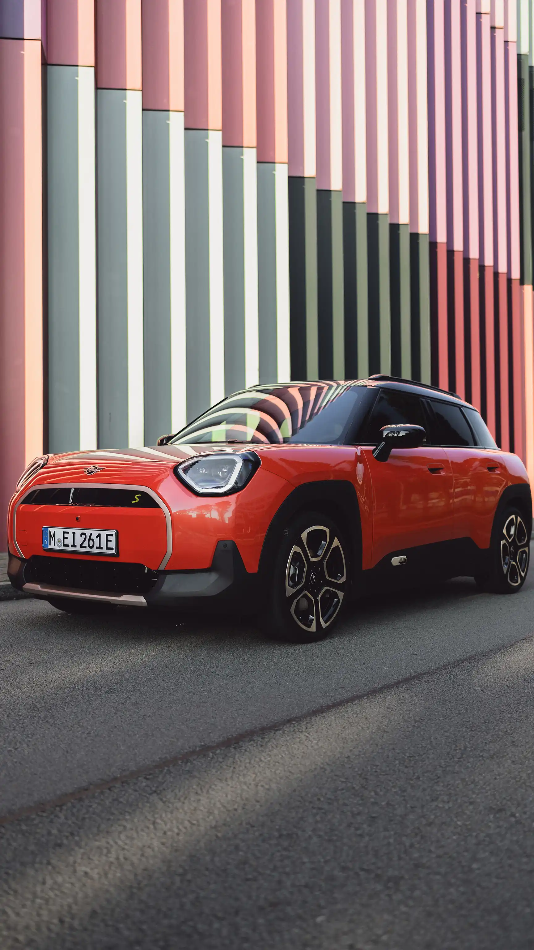 W pełni elektryczne MINI Aceman – widok z przodu