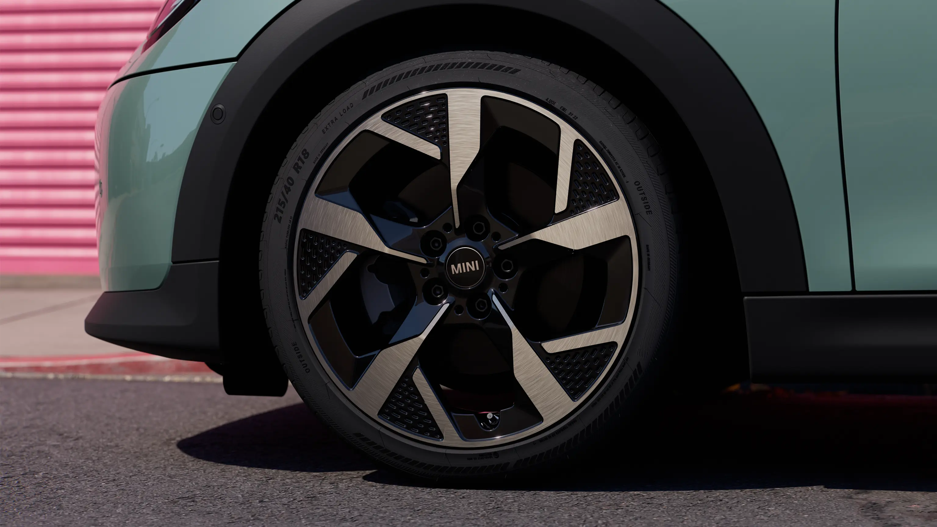 3-drzwiowe MINI Cooper – wideo przedstawiające koła
