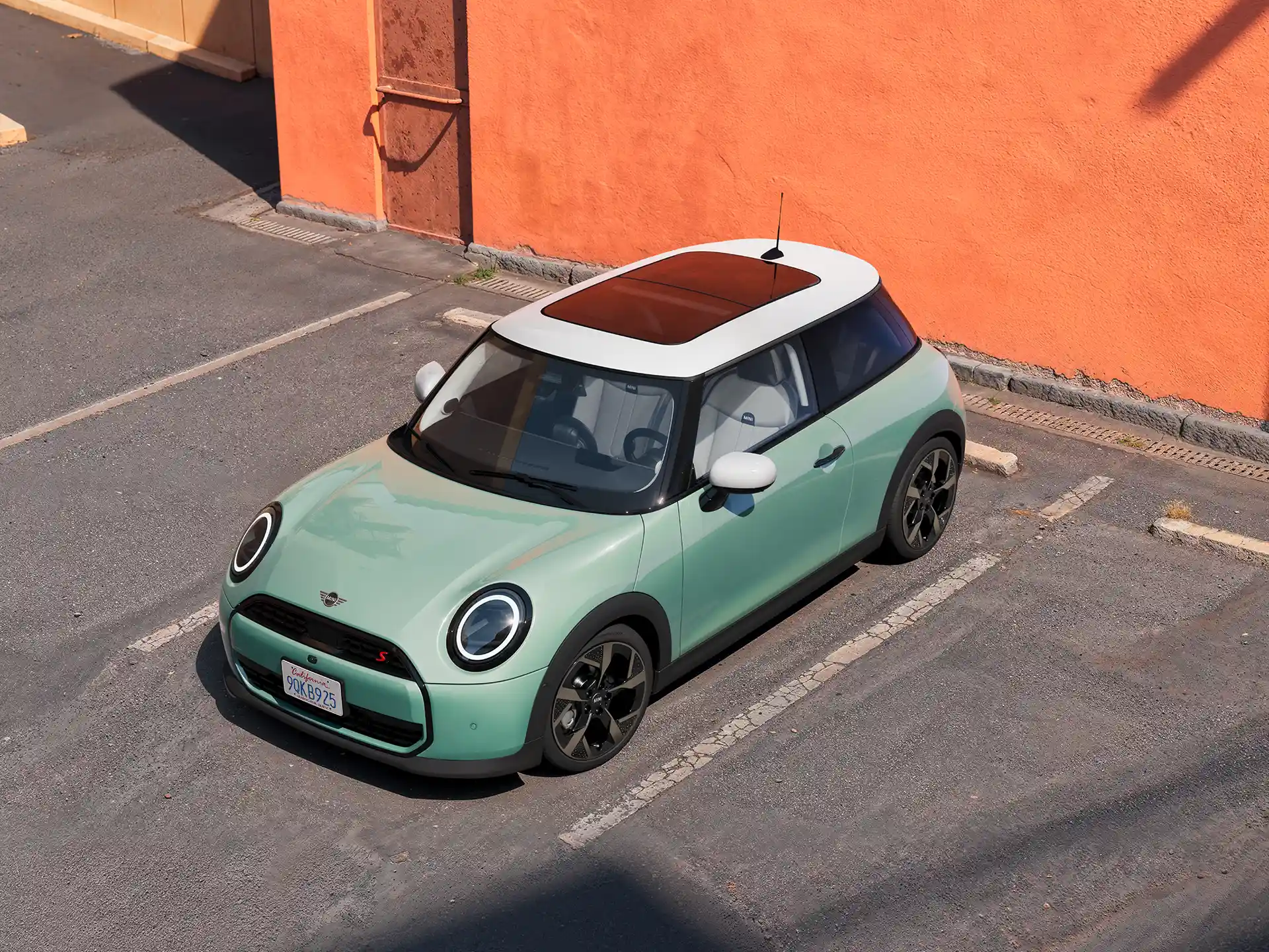 3-drzwiowe MINI Cooper – wideo z zewnątrz