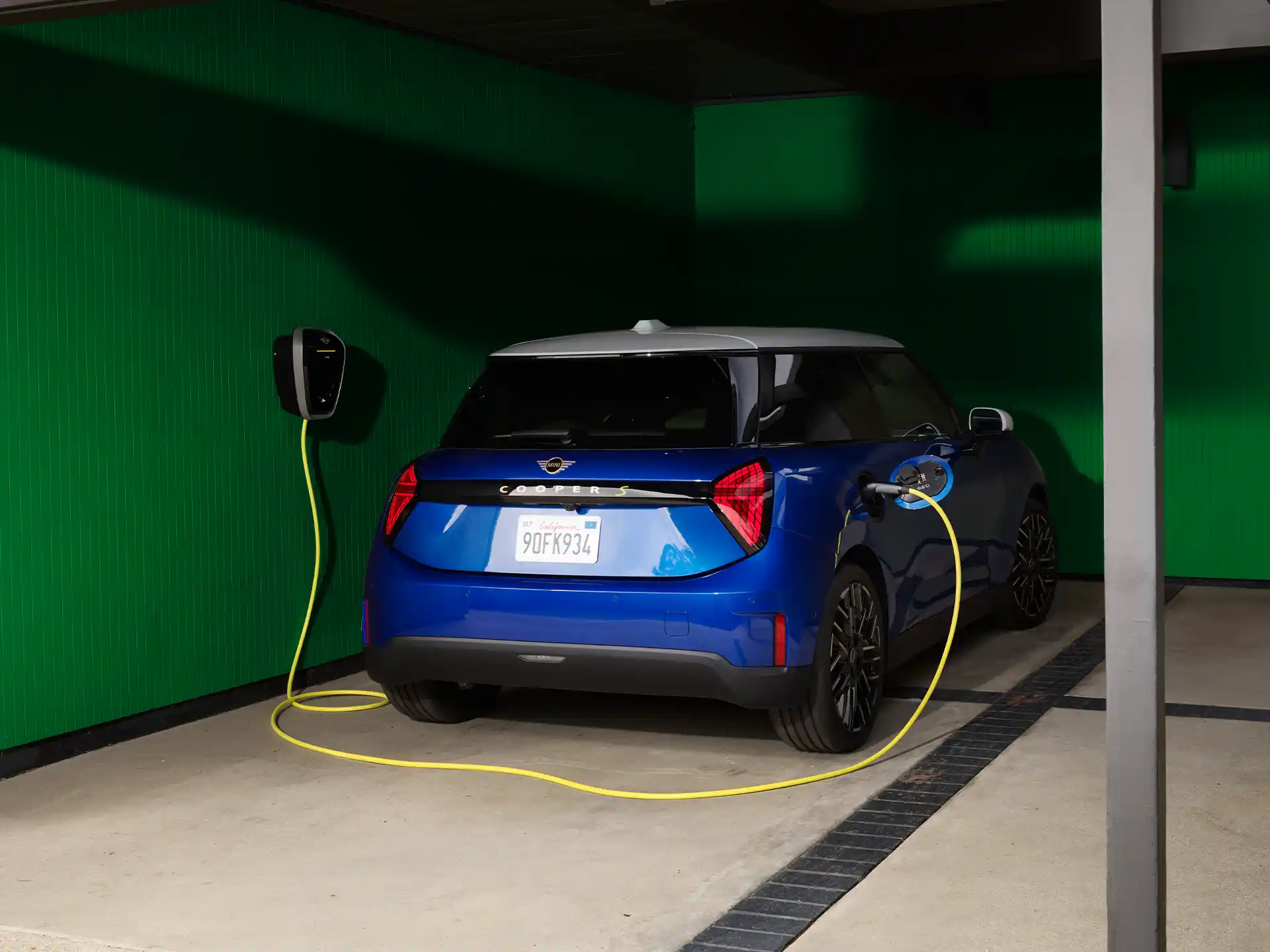 W pełni elektryczne MINI Cooper – ładowanie w domu