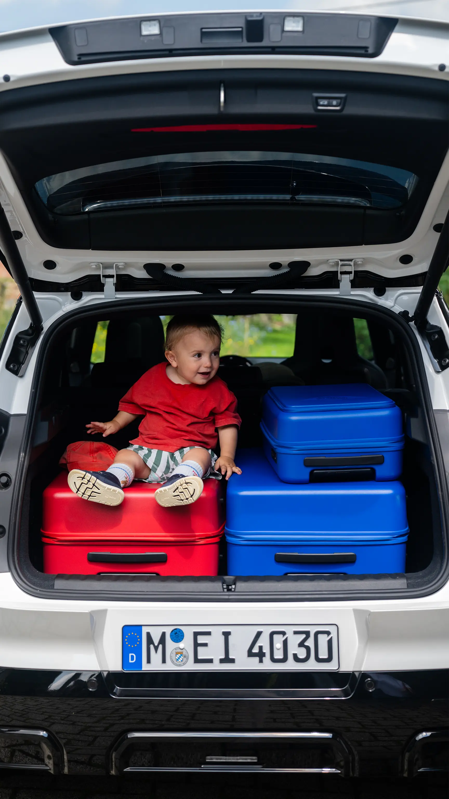 MINI Countryman – dziecko w bagażniku