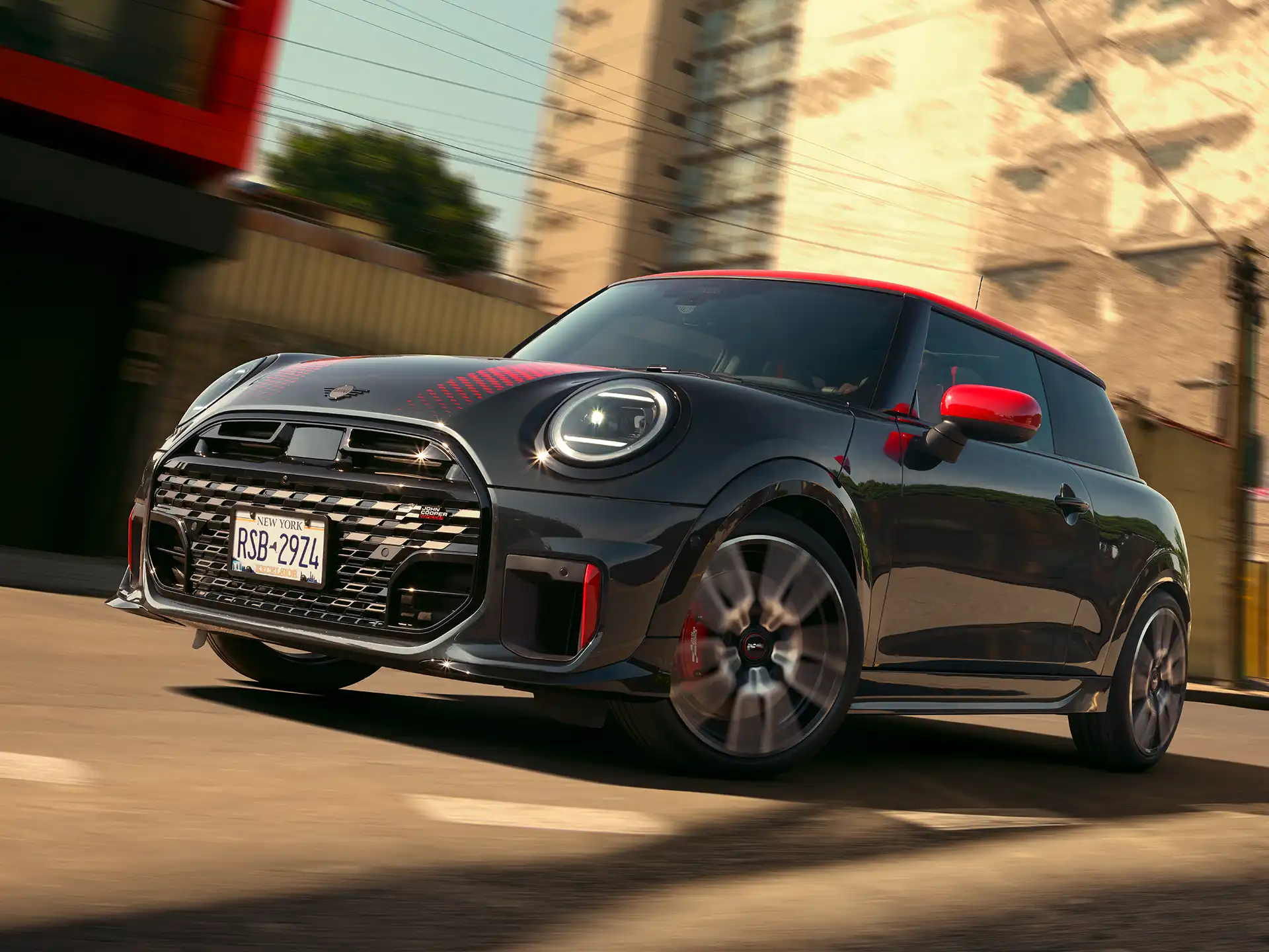 MINI John Cooper Works – F66 JCW widok z boku