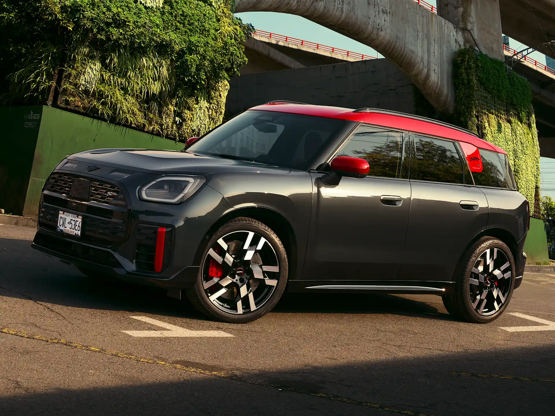 MINI John Cooper Works – U25 JCW widok z boku