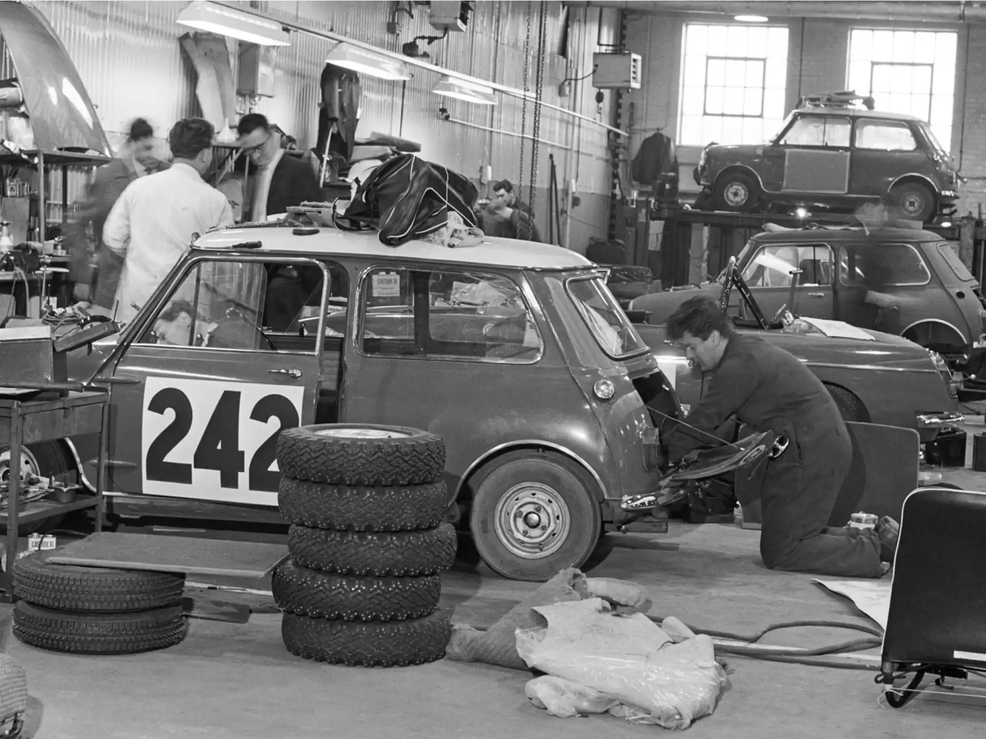 MINI John Cooper Works – Stare Mini w warsztacie