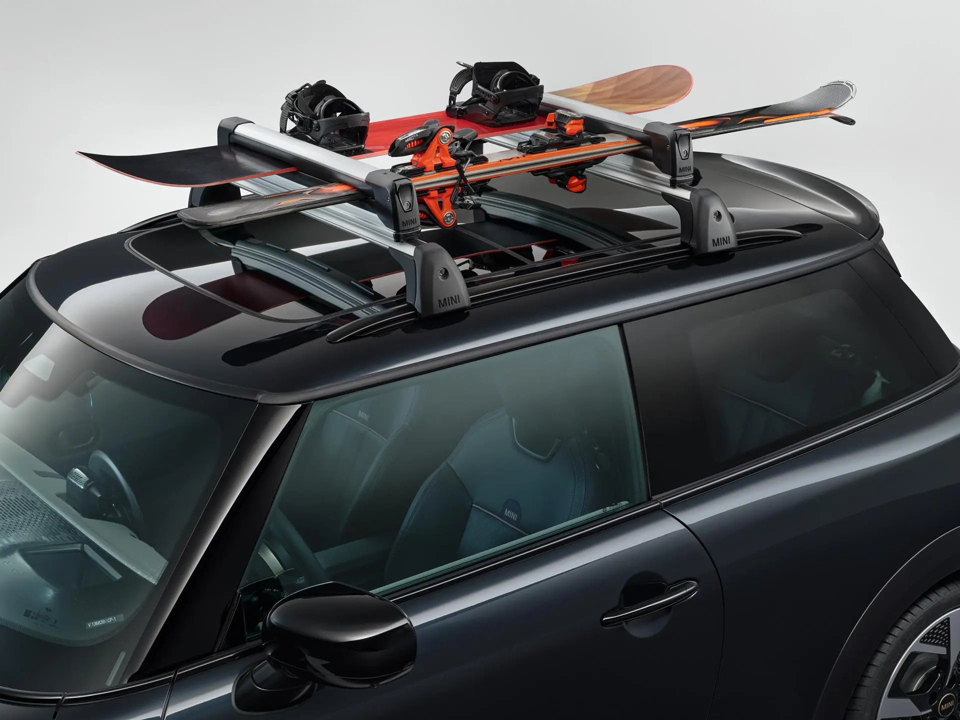 Uchwyt do nart i desek snowboardowych MINI