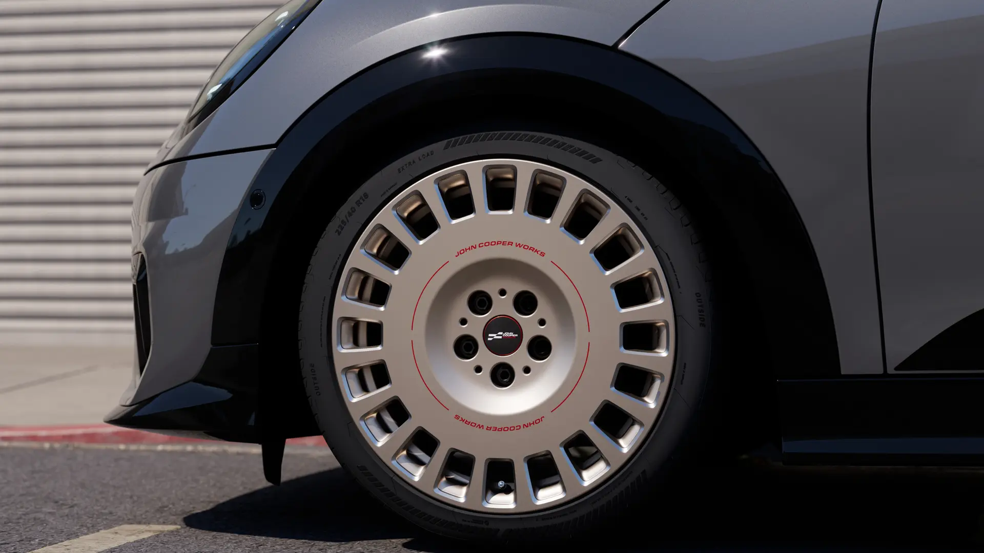 Zestaw kompletnych kół letnich MINI 18" JCW Rallye Spoke 992 w kolorze Vibrant Silver.
