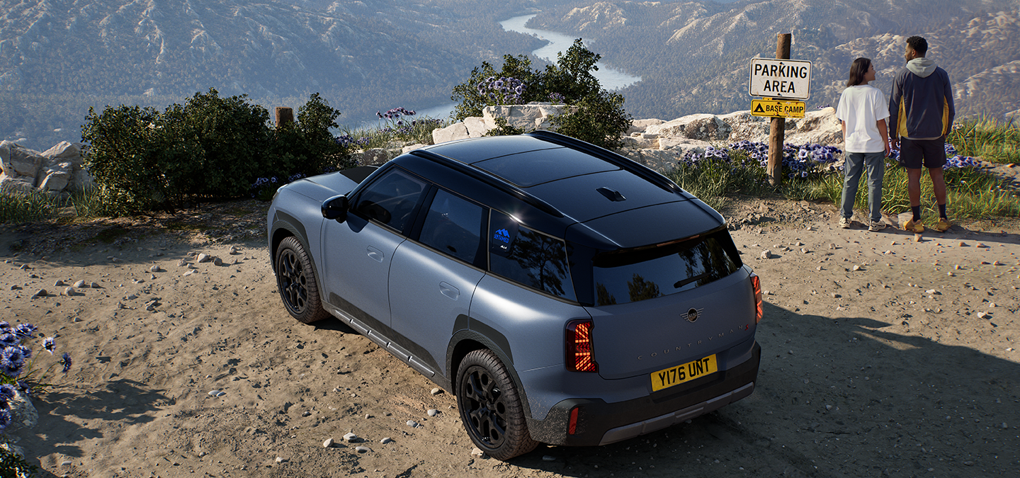 Widok MINI Countryman Untamed Edition z góry, od tyłu.