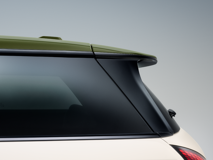 Zbliżenie z boku na kontrastujący dach MINI Paul Smith w kolorze Nottingham Green