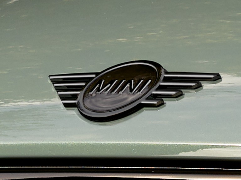 AKCESORIA MINI – logo – Piano Black