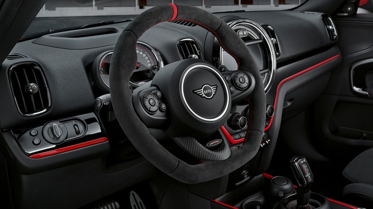 Akcesoria MINI – kierownica JCW – alcantara i karbon