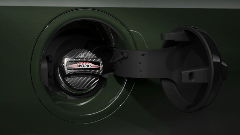 MINI John Cooper Works – srebrna – klapka wlewu paliwa