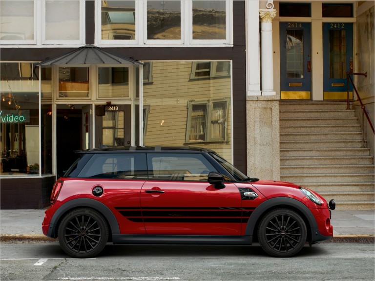 3-drzwiowe MINI Hatch – czerwono-czarne – koła i opony MINI