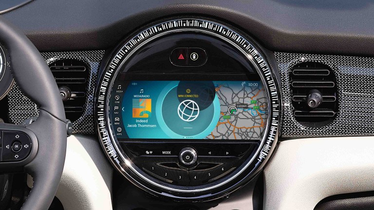 MINI Connected – kokpit MINI – rozpoznawanie głosu  