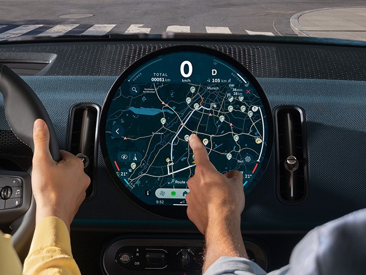 Elektromobilność MINI - wyświetlacz OLED z nawigacją