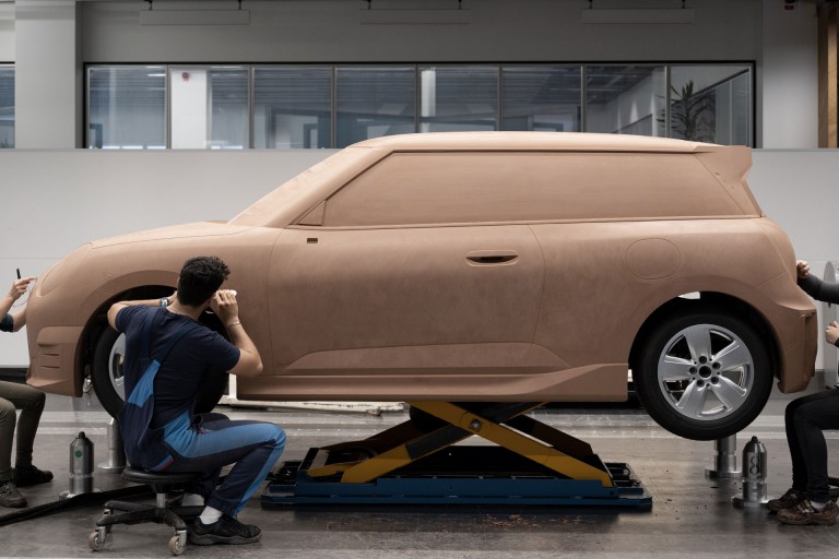 Mobilność elektryczna MINI – stylistyka – lepsze osiągi – 01