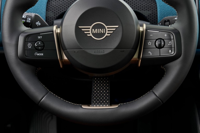Elektromobilność MINI – zasięg – podgrzewane fotele i kierownica