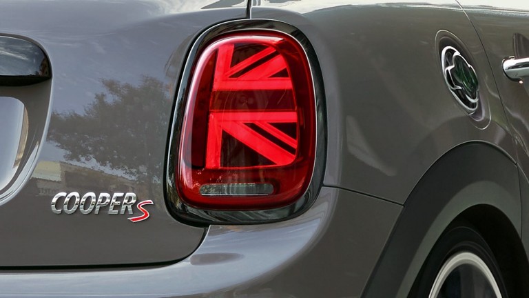 LAMPY TYLNE W FORMIE FLAGI UNION JACK