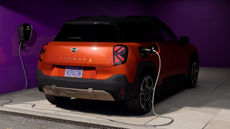 Elektryczne MINI Aceman – mozaika – ładowanie i zasięg