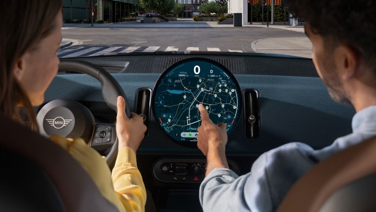 W pełni elektryczne MINI Countryman – doświadczenie cyfrowe – nawigacja