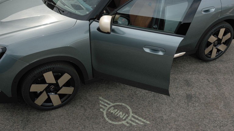 W pełni elektryczne MINI Countryman – doświadczenie cyfrowe – digital key plus
