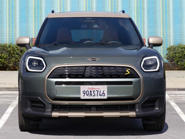 W pełni elektryczne MINI Countryman – wygląd zewnętrzny – widok z przodu