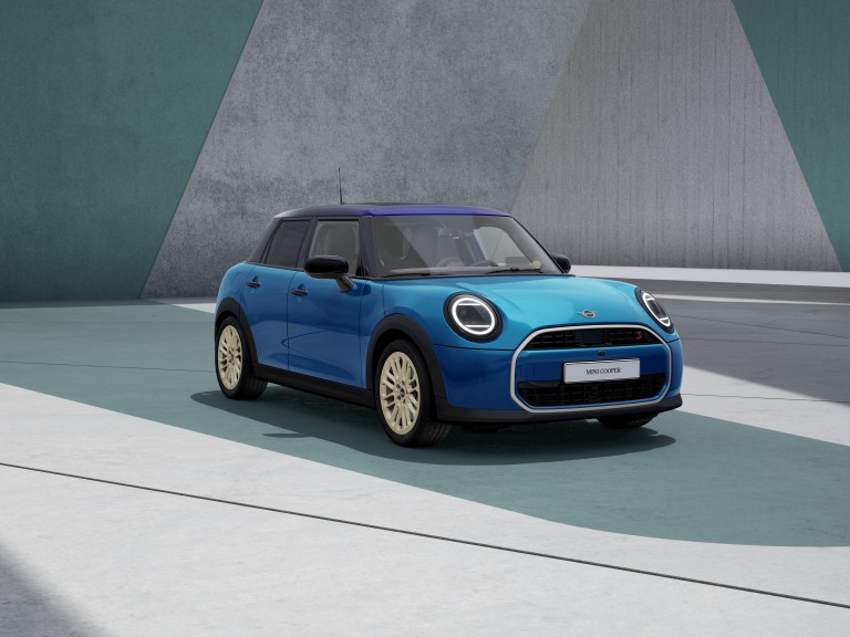 5-drzwiowe MINI Cooper - indywidualizacja - starannie zestawione wersje stylistyczne