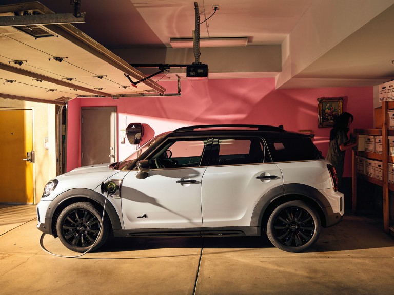 MINI Cooper Countryman SE – ławka piknikowa – rozkładana ławka